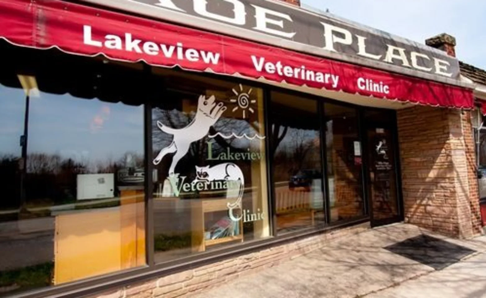 Front entrance to Lakeview Veterinary Clinic
